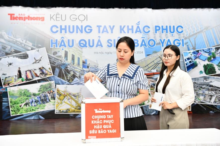 Chị Đậu Thị Mai Hương, Bí thư Đoàn Thanh niên Ngân hàng Trung ương thay mặt Thanh niên ngành ngân hàng đóng góp vào chương trình