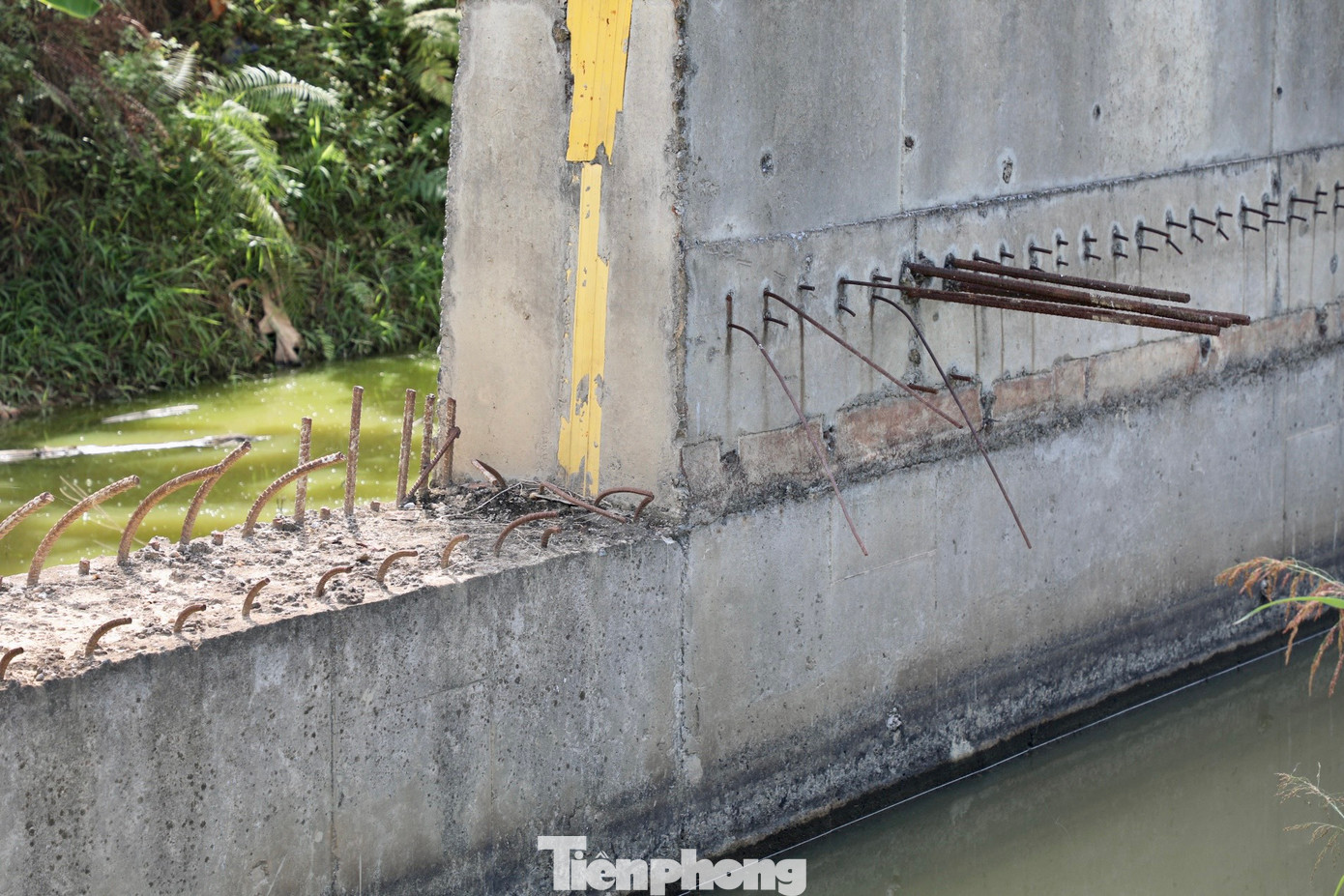 Nhiều hạng mục đã có dấu hiệu xuống cấp theo thời gian.