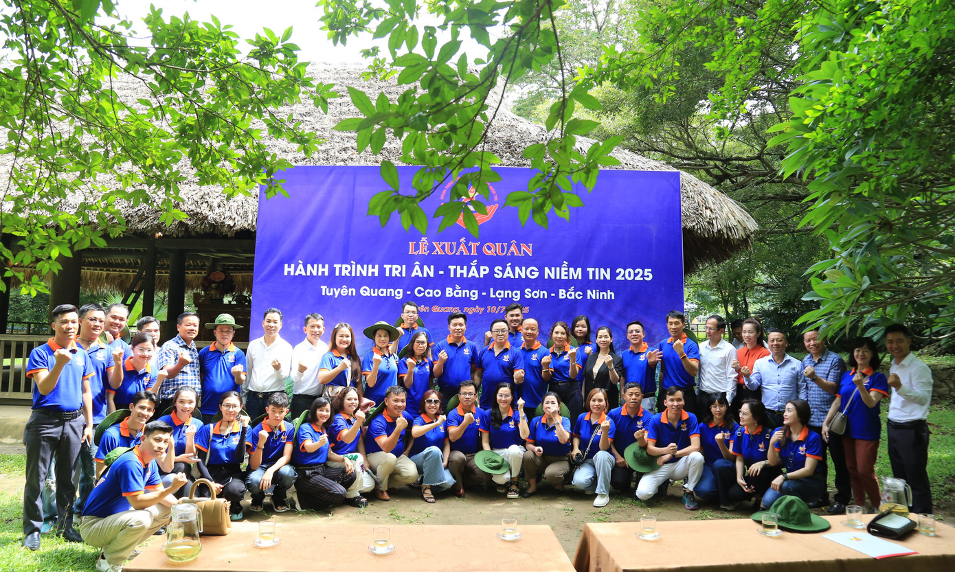Hội Doanh nhân trẻ trong buổi lễ xuất quân tại Khu di tích Quốc gia đặc biệt Tân Trào.