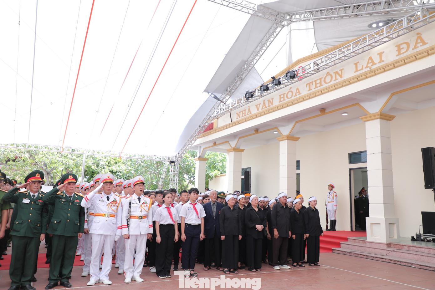 Tại quê nhà Tổng Bí thư Nguyễn Phú Trọng - thôn Lại Đà, xã Đông Hội, huyện Đông Anh, Lễ truy điệu được tổ chức tại Nhà văn hóa thôn Lại Đà.