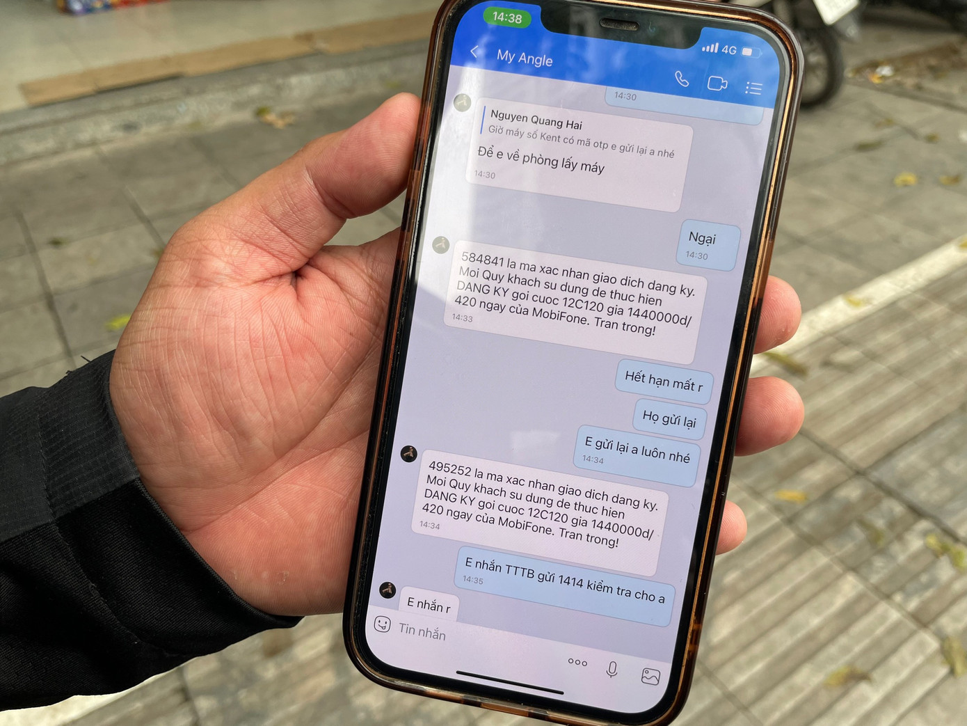 Tin nhắn mã OTP gửi về máy anh H để đăng ký gói cước.