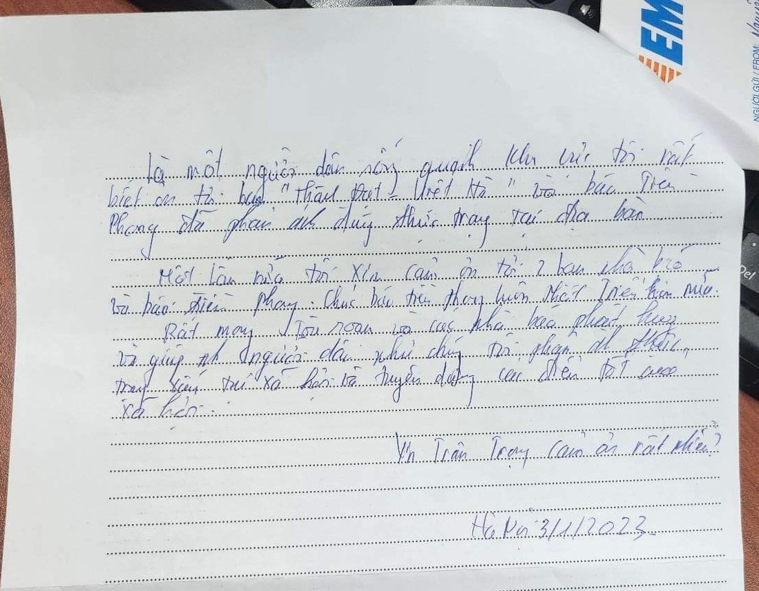 Bức thư của một người dân cạnh bãi rác bất thường này gửi về tòa soạn báo Tiền Phong. Bức thư của một người dân cạnh bãi rác bất thường này gửi về tòa soạn báo Tiền Phong.