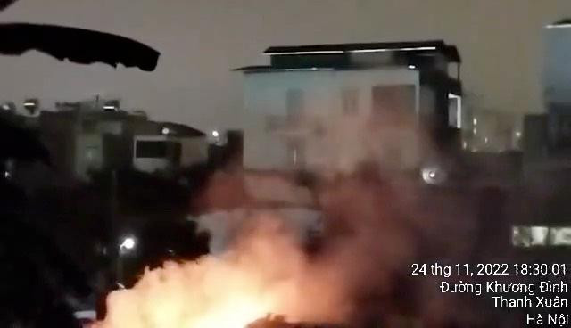 Tiếp tục, ngày 24 tháng 11, dù mới chỉ 18h30, lửa đã bập bùng cháy. Quanh khu vực này có khoảng 40 hộ dân đang sinh sống (với trên 30 cháu nhỏ và người già) phải chịu cảnh ô nhiễm môi trường nặng. Ngoài ra, khói tại khu vực này còn lan rộng ra các phường lân cận. Tiếp tục, ngày 24 tháng 11, dù mới chỉ 18h30, lửa đã bập bùng cháy. Quanh khu vực này có khoảng 40 hộ dân đang sinh sống (với trên 30 cháu nhỏ và người già) phải chịu cảnh ô nhiễm môi trường nặng. Ngoài ra, khói tại khu vực này còn lan rộng ra các phường lân cận.