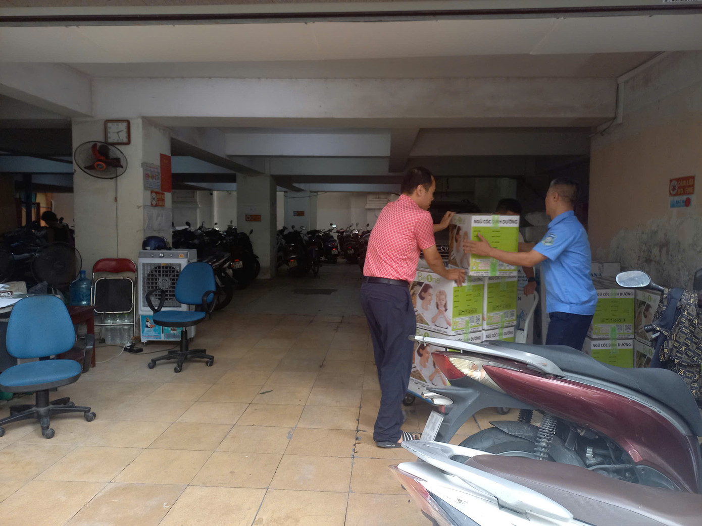 Tổng các sản phẩm ngũ cốc có giá trị 245.000.000 đồng chuẩn bị được chuyển đến bà con vùng lũ.