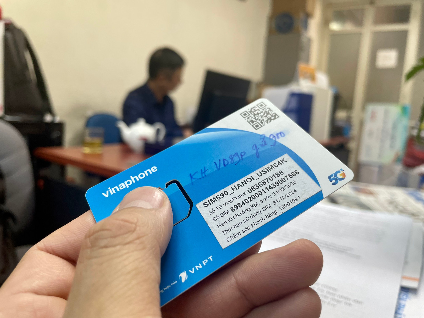 Sim được phóng viên mua từ cửa hàng. Kiểm tra thông tin theo cú pháp của nhà mạng, sim đã được đăng ký đứng tên của người khác. Sim được phóng viên mua từ cửa hàng. Kiểm tra thông tin theo cú pháp của nhà mạng, sim đã được đăng ký đứng tên của người khác.