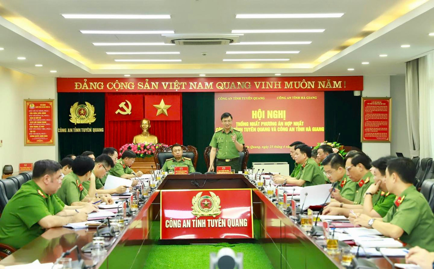 Hội nghị thống nhất phương án hợp nhất giữa Công an tỉnh Tuyên Quang và Công an tỉnh Hà Giang. Ảnh: CA Tuyên Quang.