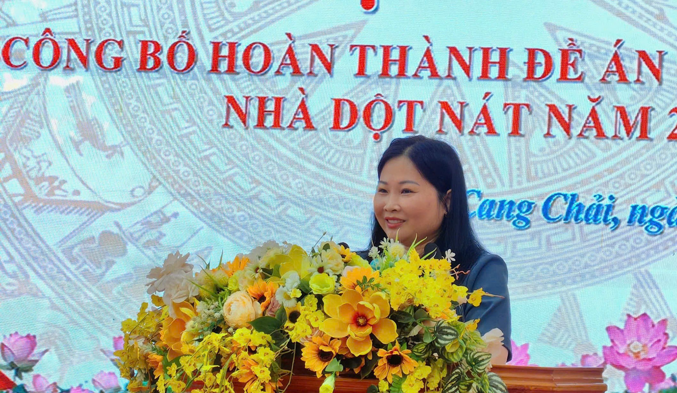 Phó Chủ tịch UBND tỉnh Yên Bái Vũ Thị Hiền Hạnh phát biểu tại hội nghị.