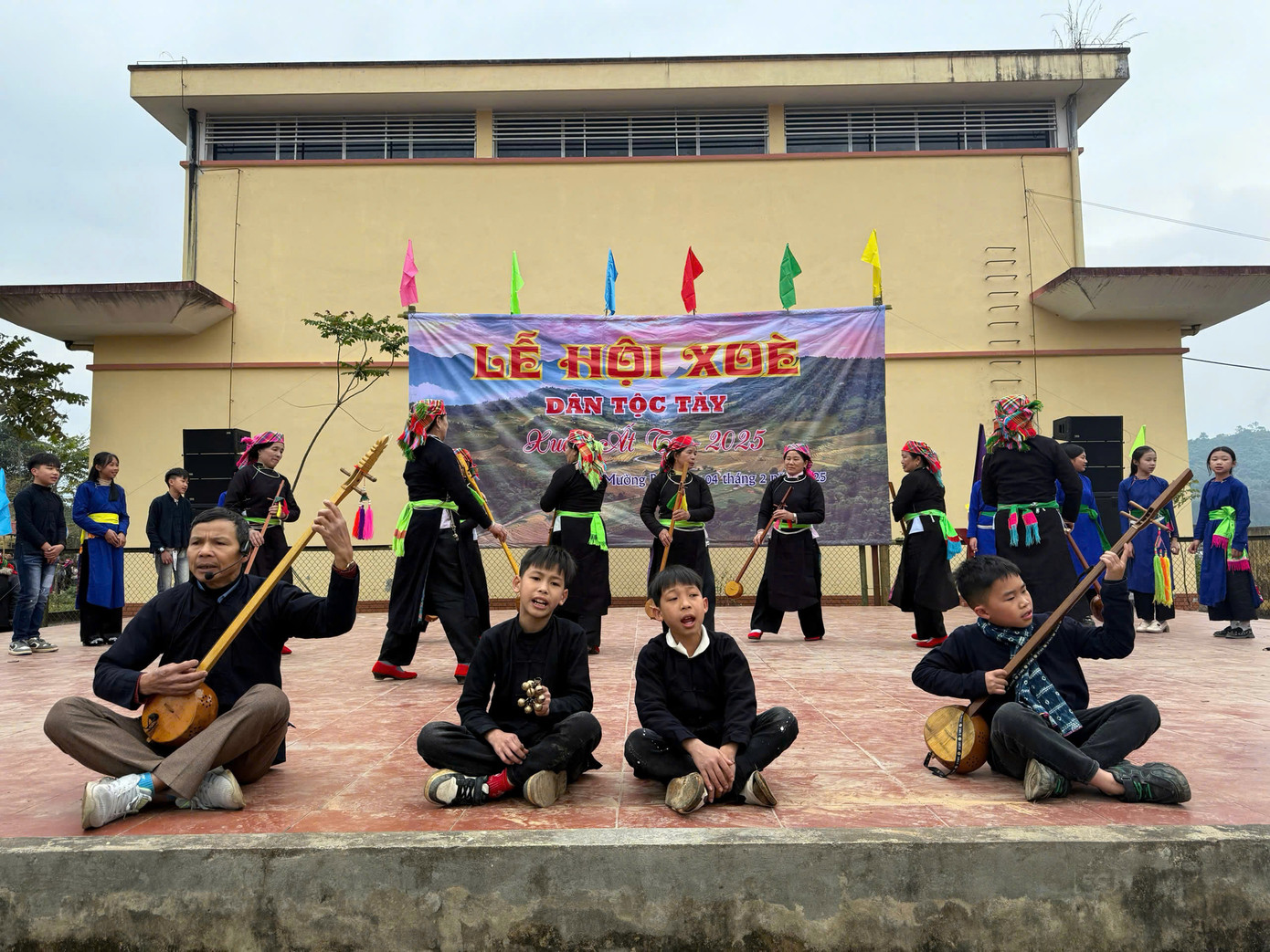 Một tiết mục trong lễ hội. Một tiết mục trong lễ hội.