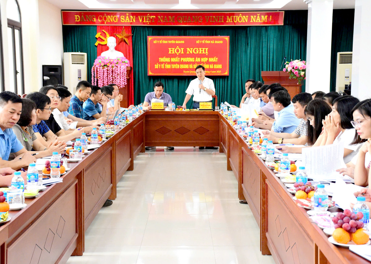 Các Sở Y tế và Sở Công thương thuộc hai tỉnh Tuyên Quang, Hà Giang tổ chức Hội nghị thống nhất phương án sáp nhập. Ảnh: Đ.T, Lê Hải.