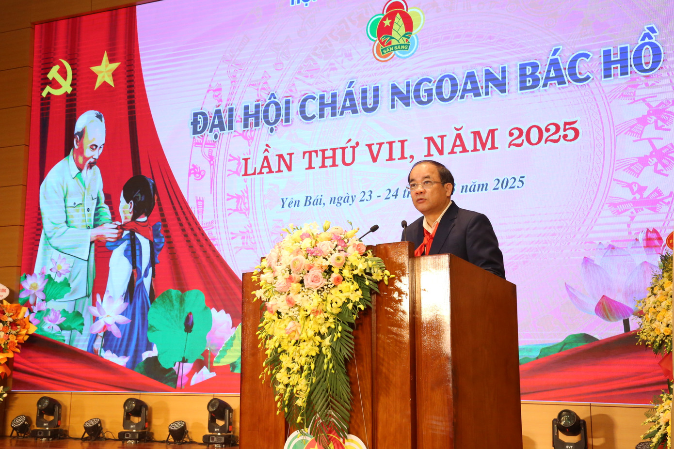 Phó Bí thư Thường trực Tỉnh ủy, Chủ tịch HĐND tỉnh Yên Bái Tạ Văn Long phát biểu tại Đại hội. Phó Bí thư Thường trực Tỉnh ủy, Chủ tịch HĐND tỉnh Yên Bái Tạ Văn Long phát biểu tại Đại hội.