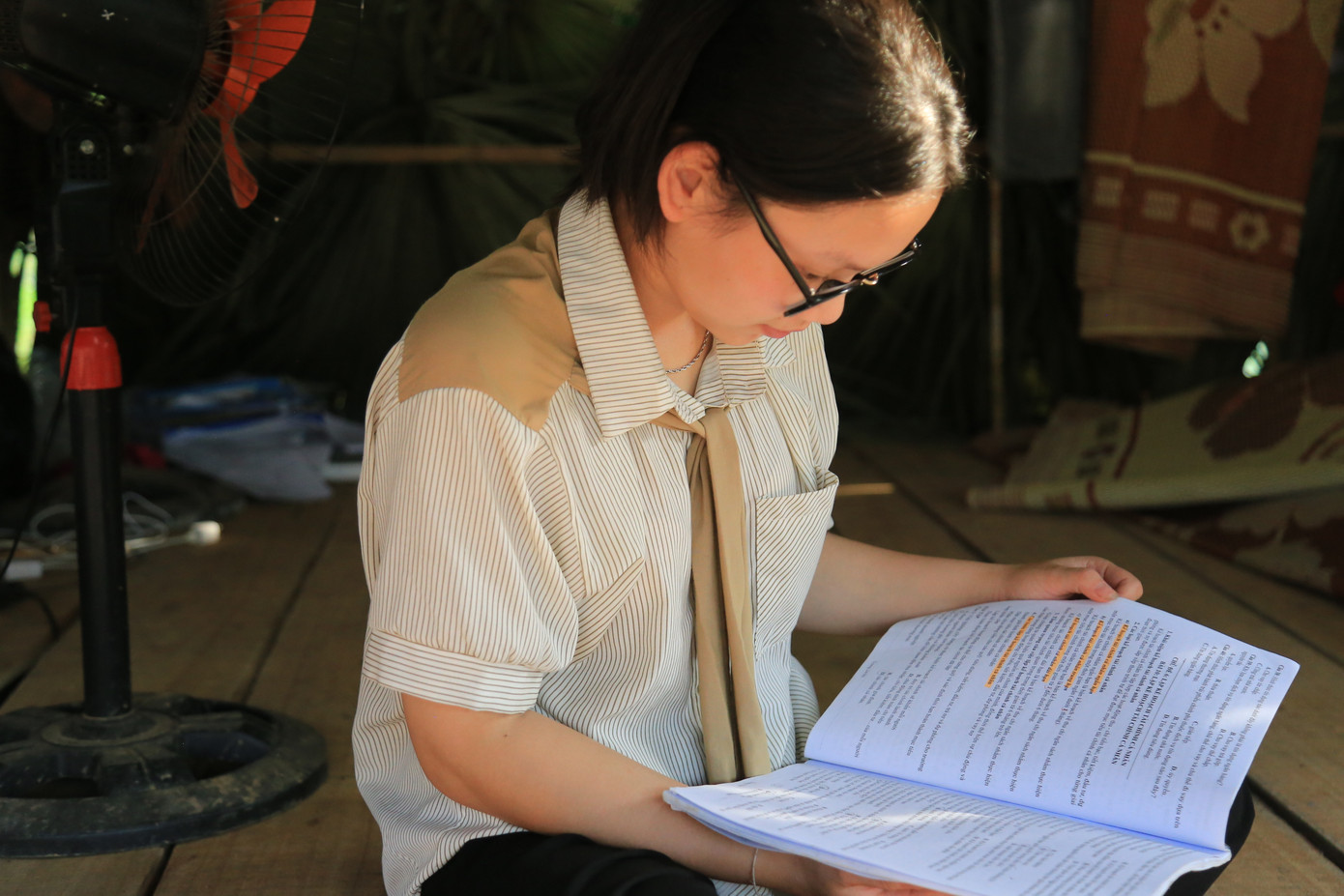 Đang ôn thi bằng tài liệu của bạn bè in giúp. Đang ôn thi bằng tài liệu của bạn bè in giúp.