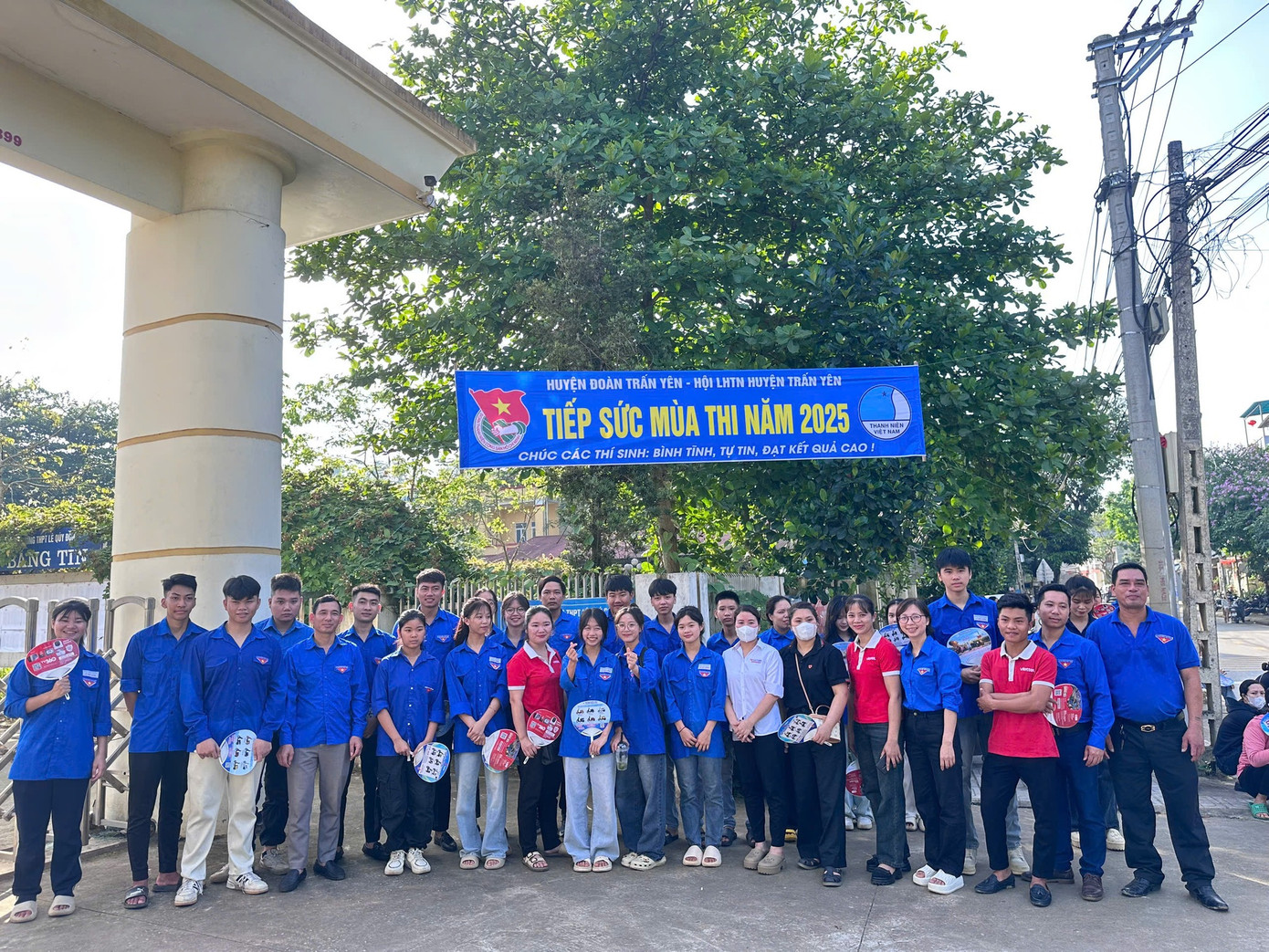 9/9 huyện, thị, thành phố của tỉnh Yên Bái, các đội hình thanh niên tình nguyện đã đồng loạt ra quân. 9/9 huyện, thị, thành phố của tỉnh Yên Bái, các đội hình thanh niên tình nguyện đã đồng loạt ra quân.