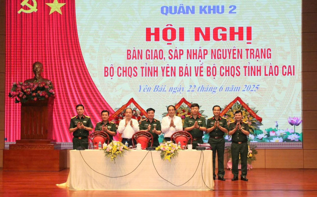 Hội nghị sáp nhập Bộ CHQS tỉnh Yên Bái về Bộ CHQS tỉnh Lào Cai. Hội nghị sáp nhập Bộ CHQS tỉnh Yên Bái về Bộ CHQS tỉnh Lào Cai.