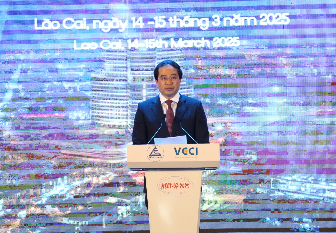 Bí thư Tỉnh ủy, Chủ tịch UBND tỉnh Lào Cai Trịnh Xuân Trường phát biểu tại hội nghị.