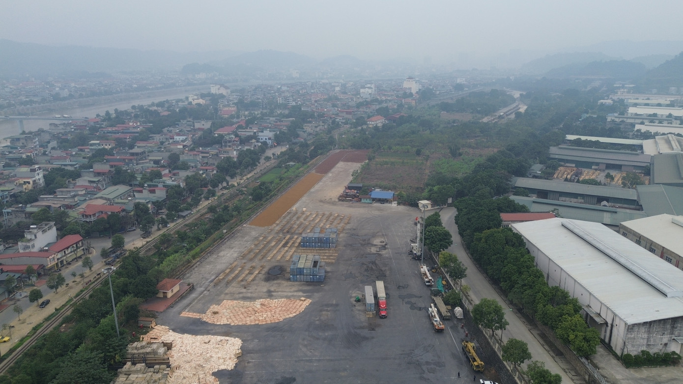 Khi cảng đi vào hoạt động, hứa hẹn trở thành một trung tâm logistics quan trọng, đồng bộ cùng hệ thống tuyến đường sắt Lào Cai - Hà Nội - Hải Phòng, đóng góp tích cực vào sự phát triển của khu vực.