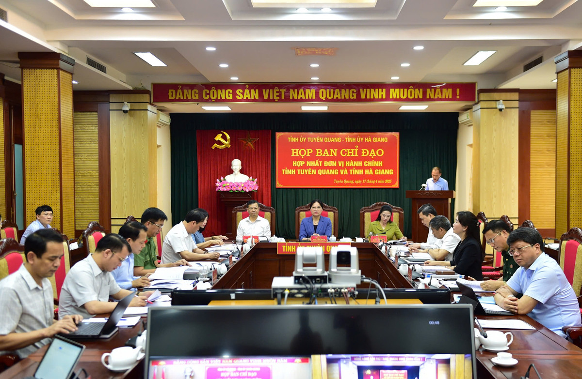 Quang cảnh cuộc họp ban chỉ đạo hợp nhất đơn vị hành chính của tỉnh Tuyên Quang và Hà Giang.