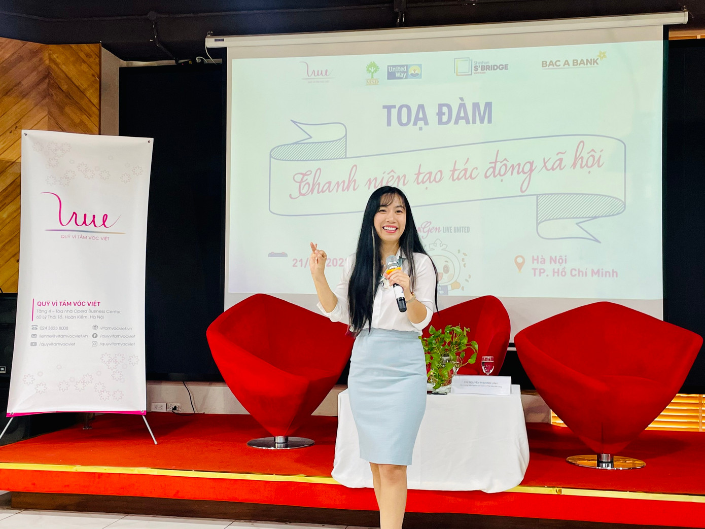 Bà Nguyễn Phương Linh phát biểu, giúp các thanh niên hiểu vai trò của thiện nguyện.