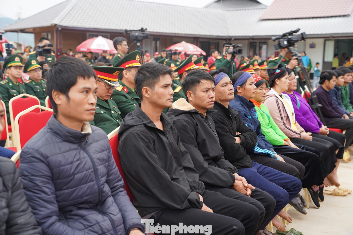 Phát biểu tại buổi lễ bàn giao, Chủ tịch UBND tỉnh Lào Cai Trịnh Xuân Trường nhấn mạnh, những ký ức về Làng Nủ sẽ còn ám ảnh nhiều người về mức độ tàn phá khốc liệt của thiên tai nhưng cũng là minh chứng sinh động về tình dân tộc, nghĩa đồng bào khi cả hệ thống chính trị, đồng bào cả nước chung tay giúp người dân nơi đây vượt qua khó khăn.