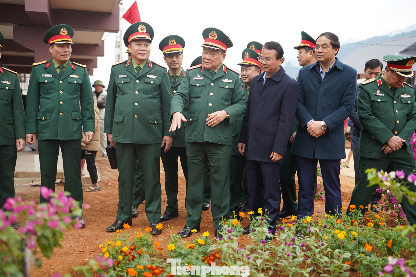 Chủ tịch UBND tỉnh Lào Cai cho biết, sau này, Làng Nủ sẽ là ngôi làng hạnh phúc, là nơi đáng sống để xứng đáng với tình yêu thương, đùm bọc của đồng bào cả nước và sự chung tay giúp đỡ người dân làng Nủ suốt thời gian qua.