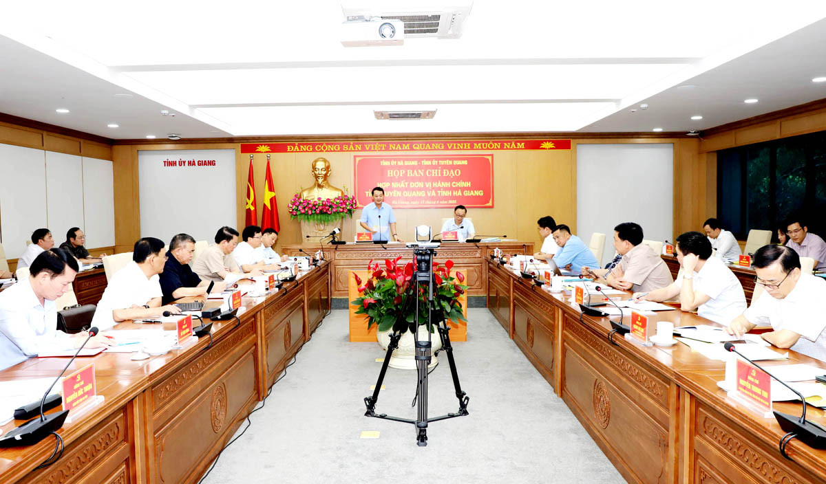 Quang cảnh cuộc họp ban chỉ đạo hợp nhất đơn vị hành chính của tỉnh Tuyên Quang và Hà Giang.