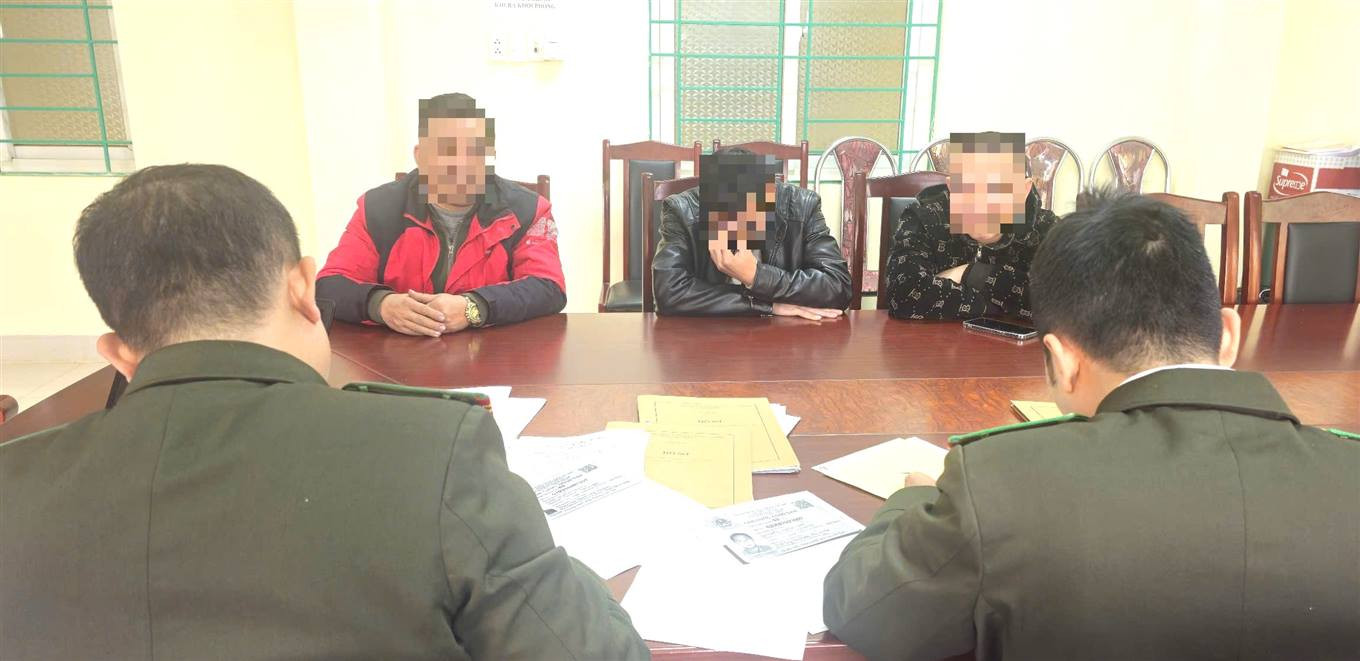 Các đối tượng làm việc tại cơ quan Công an. Ảnh: Công an tỉnh Lào Cai.