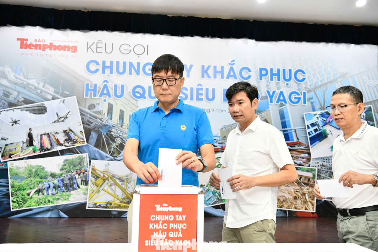 Nhiều nhà hảo tâm cũng ủng hộ trực tiếp tại chương trình