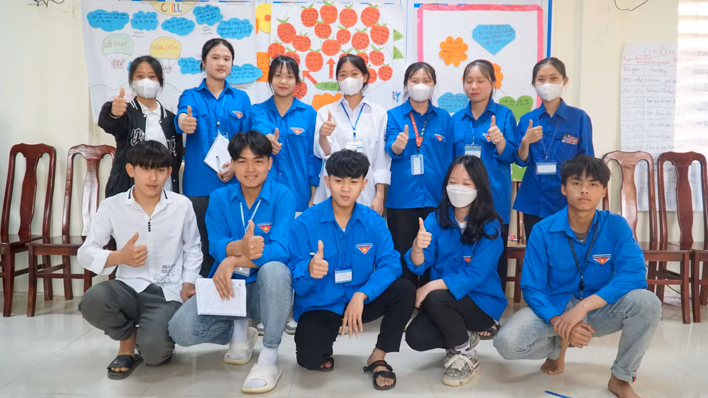 Thanh niên huyện Vân Hồ, Sơn La trong một buổi tập huấn về bình đẳng giới.
