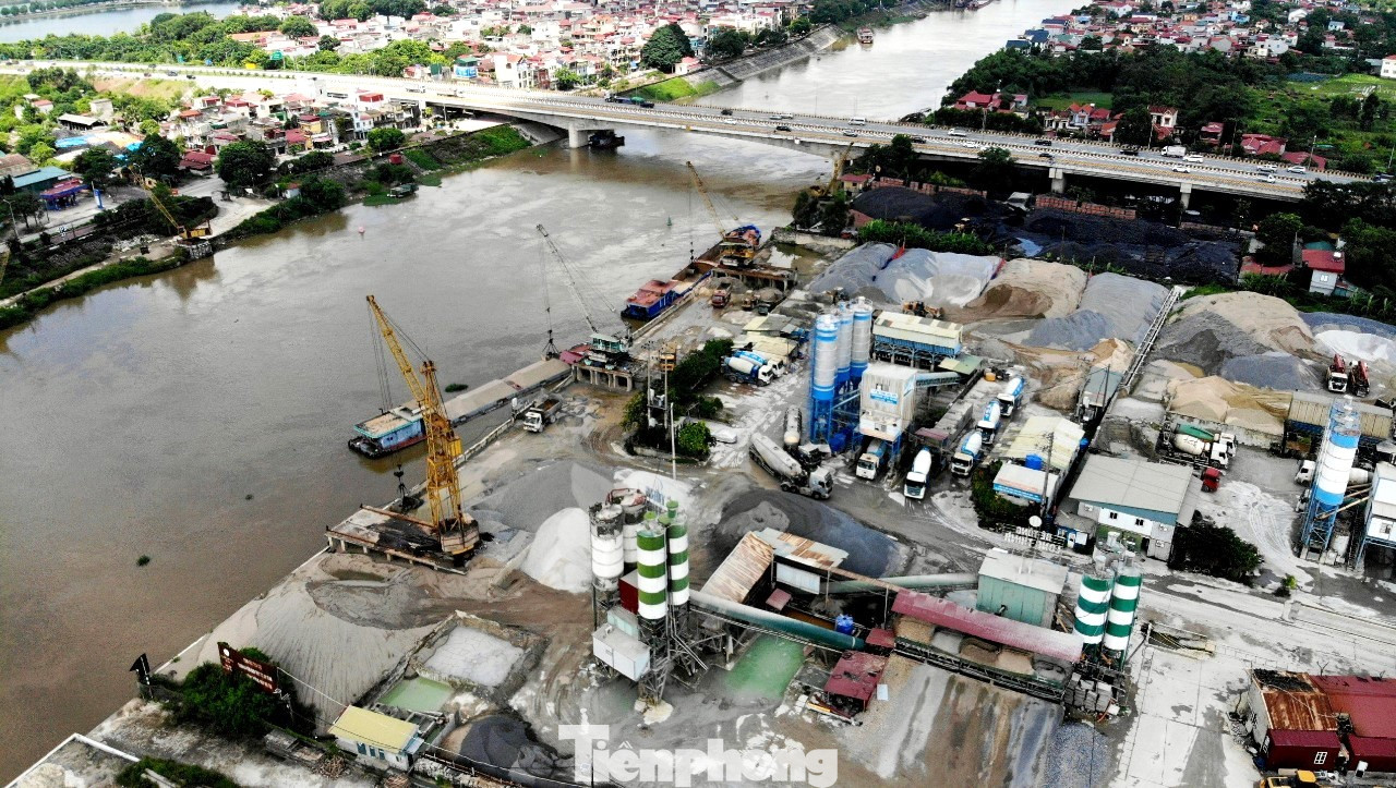 Các trạm bê tông vẫn hoạt động liên tục, hết công suất.