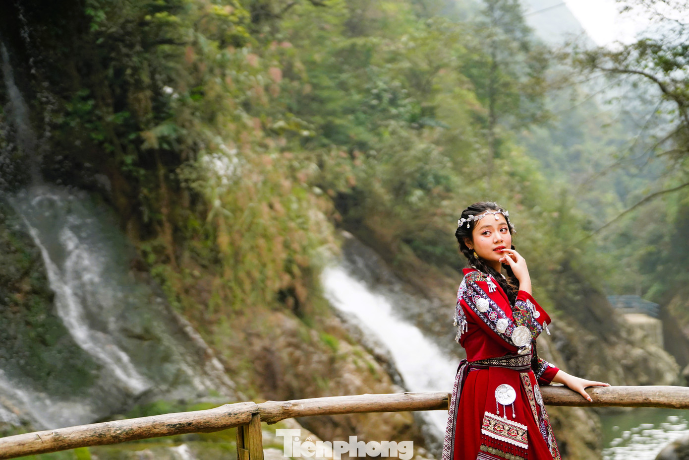 Để bảo vệ và phát triển du lịch bền vững, mới đây UBND thị xã Sa Pa đã phê duyệt phương án tổ chức quản lý và thu phí tham quan thác Cát Cát, xã Hoàng Liên. Mức phí tham quan là 10.000 đồng cho người từ 16 tuổi trở lên và 5.000 đồng cho trẻ em từ 6 đến dưới 16 tuổi.