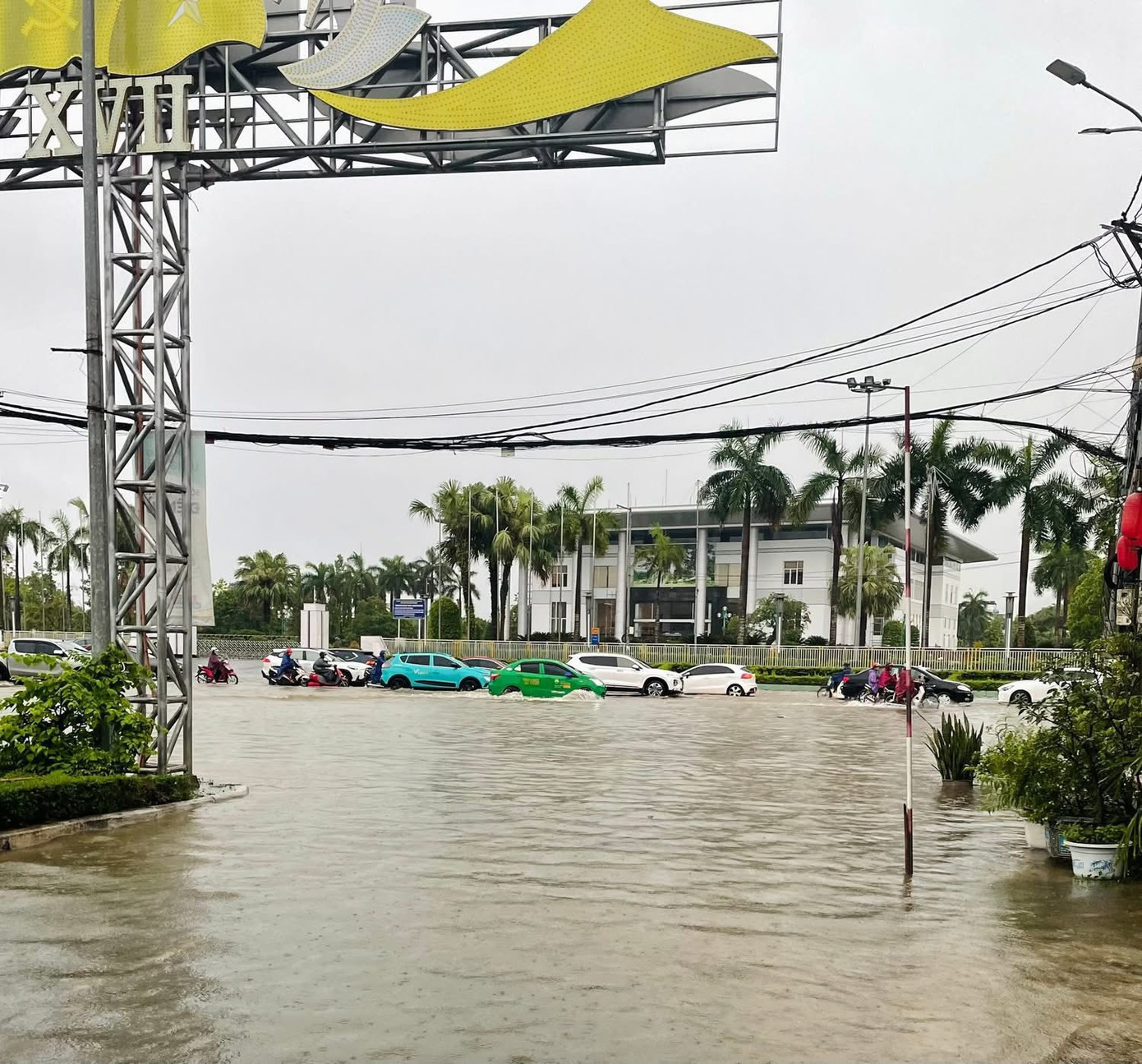 Khu vực trung tâm Tp Tuyên Quang cũng trong tình trạng ngập. Ảnh: NDCC. Khu vực trung tâm Tp Tuyên Quang cũng trong tình trạng ngập. Ảnh: NDCC.