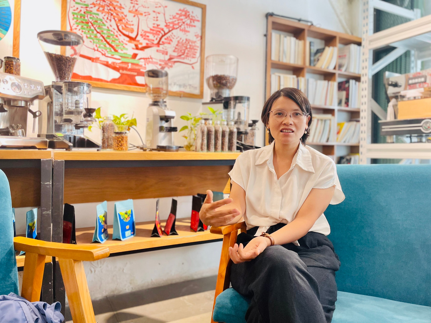 Chị Hoàng Thị Hường chia sẻ. Chị Hoàng Thị Hường chia sẻ.