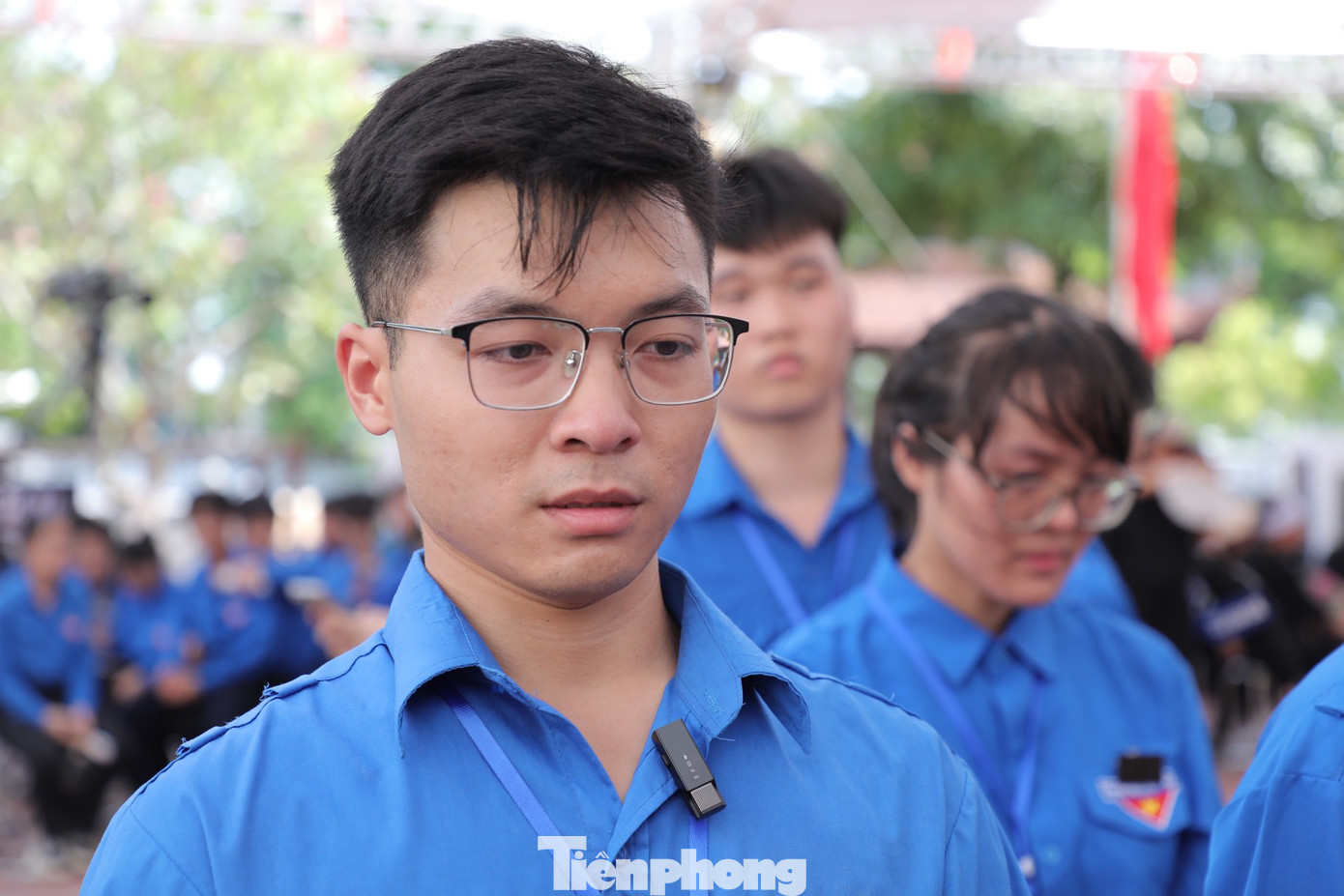 Trong giây phút tiễn đưa Tổng Bí thư Nguyễn Phú Trọng về nơi an nghỉ cuối cùng, Lương Xuân Tùng, đoàn viên thanh niên Chi đoàn thôn Lại Đà, xã Đông Hội, tâm sự: "Tôi tự nhủ rằng, mình phải nỗ lực học tập, rèn luyện và cống hiến hết mình để xứng đáng với những kỳ vọng của Tổng Bí thư với thế hệ trẻ chúng tôi".