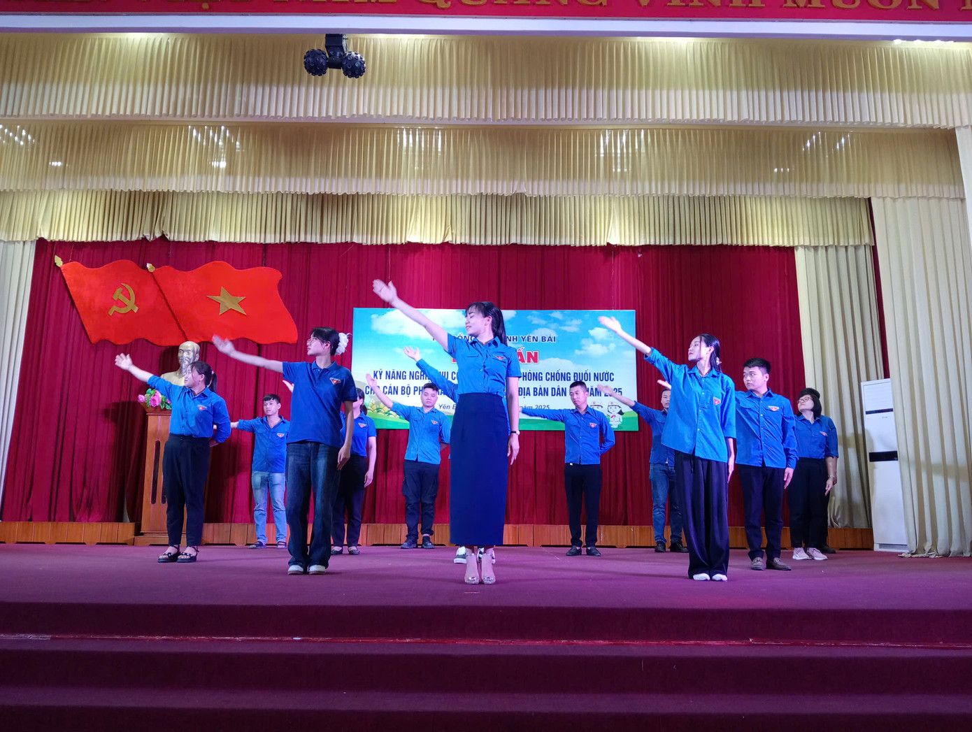 Tại chương trình, các cán bộ phụ trách thiếu nhi trên toàn tỉnh được hướng dẫn phương pháp dạy múa hát tập thể và tổ chức trò chơi cho thiếu nhi. Chị Nguyễn Thị Thu Hiền - Giám đốc Trung tâm hoạt động thanh thiếu nhi tỉnh Yên Bái chia sẻ: "Các hoạt động được tổ chức nhằm mang đến cho các em học sinh một mùa hè ý nghĩa và an toàn. Trung tâm Hoạt động Thanh thiếu nhi đã triển khai chương trình tập huấn với nội dung phong phú, đa dạng ở nhiều lĩnh vực. Thành quả đạt được không chỉ nằm ở những công trình, phần việc cụ thể, mà còn là hành trình trải nghiệm, trưởng thành của các tình nguyện viên, cùng với tình cảm yêu thương, sự trân quý mà người dân dành tặng."