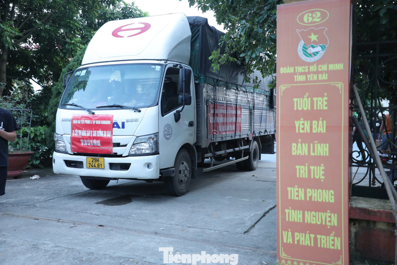 Chiều 18/9, 50 bếp ga, 50 nồi cơm điện và 15 quạt tích điện của tập đoàn Kangaroo đã có mặt tại tỉnh đoàn Yên Bái tiếp tục trao tặng đến người dân bị ảnh hưởng bởi bão lũ.