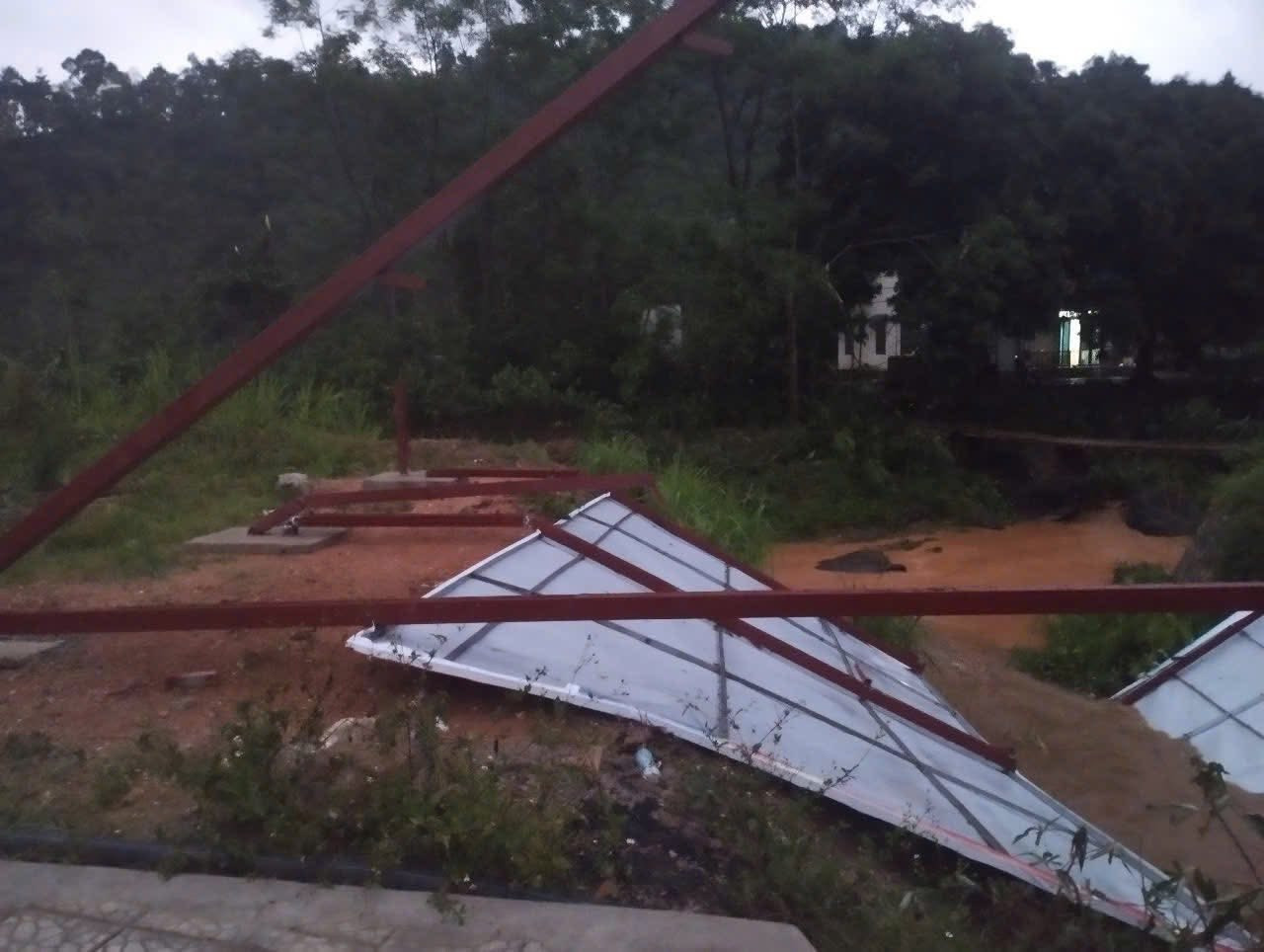 Mưa dông, lốc xoáy gây nhiều thiệt hại trên địa bàn huyện Bảo Yên, tỉnh Lào Cai. Ảnh: NDCC. Mưa dông, lốc xoáy gây nhiều thiệt hại trên địa bàn huyện Bảo Yên, tỉnh Lào Cai. Ảnh: NDCC.