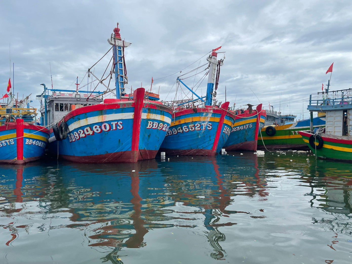 Theo anh Tân, mỗi con tàu có giá trị khoảng 5 đến 6 tỷ đồng. Theo anh Tân, mỗi con tàu có giá trị khoảng 5 đến 6 tỷ đồng.