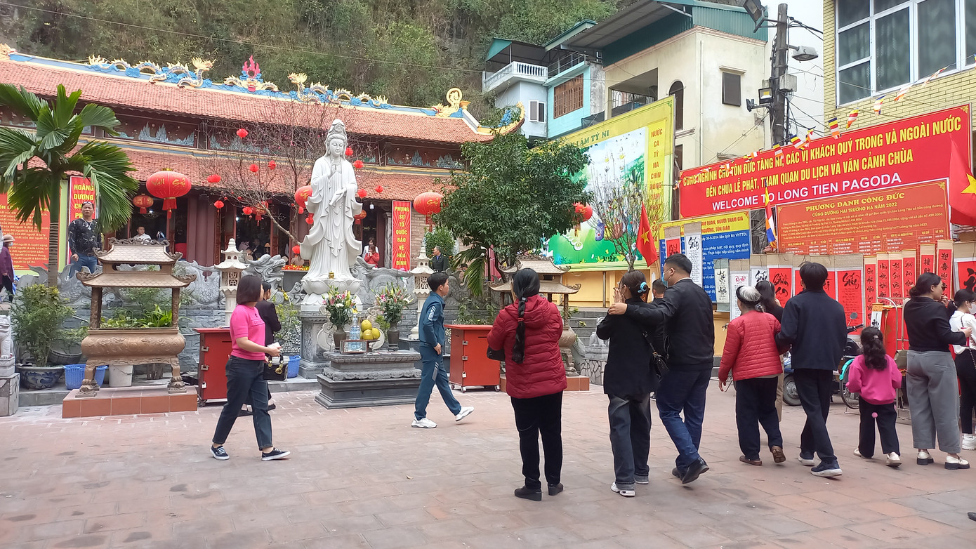 Chùa được xây dựng vào năm 1941, dưới thời vua nhà Nguyễn. Nơi đây thờ Phật và các vị tướng đã có công với đất nước. Chùa có khung cảnh yên bình, tĩnh lặng, rất lý tưởng cho các hoạt động tâm linh, thờ cúng.