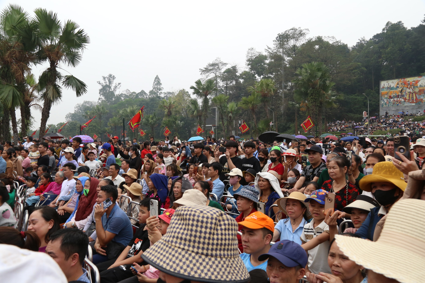 Nhiều chương trình, hội trại được tổ chức, thu hút đông du khách thập phương đến xem.