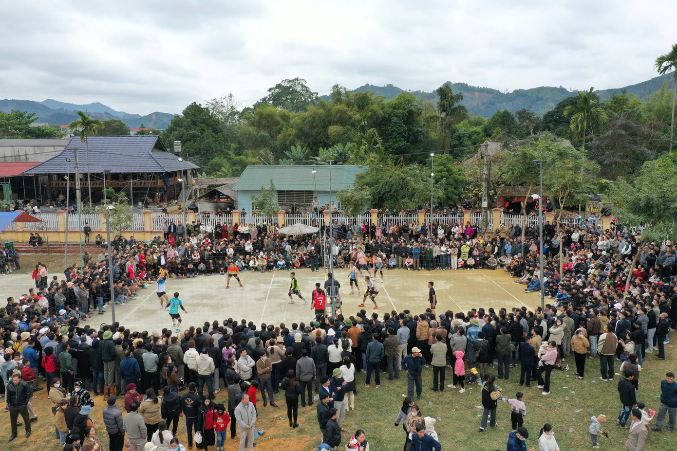 Ông Triệu Văn Huấn, Trưởng phòng Văn hóa và Thông tin huyện Lục Yên cho biết lễ hội không chỉ gìn giữ bản sắc văn hóa dân tộc mà còn góp phần thúc đẩy du lịch. Những năm gần đây, người dân ý thức rõ hơn về giá trị của lễ hội, tự nguyện đóng góp công sức, kinh phí để duy trì. Các hoạt động đều được tổ chức chặt chẽ với sự phối hợp giữa chính quyền địa phương và các thôn.