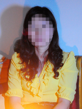 Chị Hằng - mẹ cháu bé trao đổi cùng phóng viên. Ảnh: Tuấn Nguyễn. Chị Hằng - mẹ cháu bé trao đổi cùng phóng viên. Ảnh: Tuấn Nguyễn