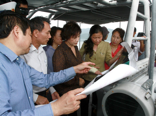 Phó chủ tịch Quốc hội Nguyễn Thị Kim Ngân xem quy hoạch đặc khu hành chính kinh tế Vân Đồn