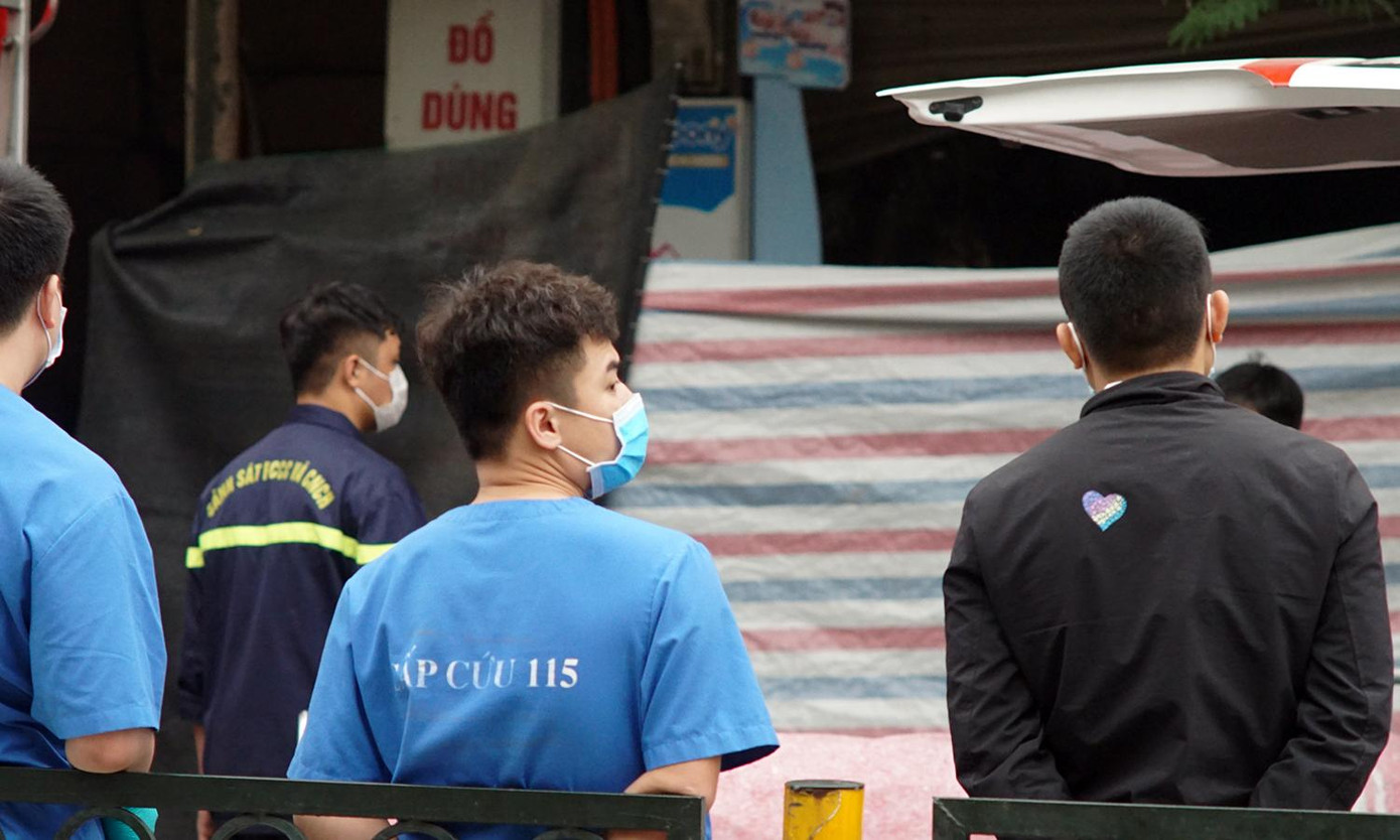 Theo người dân xung quanh, ngôi nhà xảy ra hoả hoạn phía bên ngoài lả cửa hàng bán đồ mẹ và bé. Bên trong là nơi sinh sống của gia đình và cũng là kho chứa đồ. Theo người dân xung quanh, ngôi nhà xảy ra hoả hoạn phía bên ngoài lả cửa hàng bán đồ mẹ và bé. Bên trong là nơi sinh sống của gia đình và cũng là kho chứa đồ.