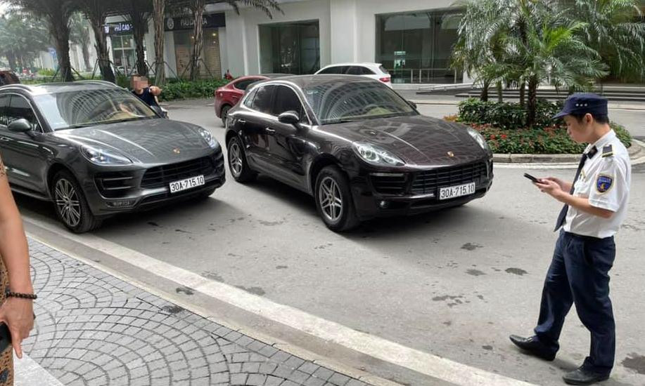 Hai chiếc xe porsche trùng biển số xuất hiện tại Hà Nội. Hai chiếc xe porsche trùng biển số xuất hiện tại Hà Nội.