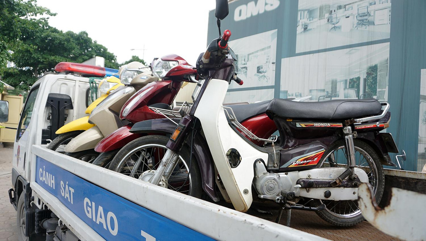 Trong chiều cùng ngày, tổ công tác phát hiện ít nhất 5 trường hợp vi phạm nồng độ cồn.