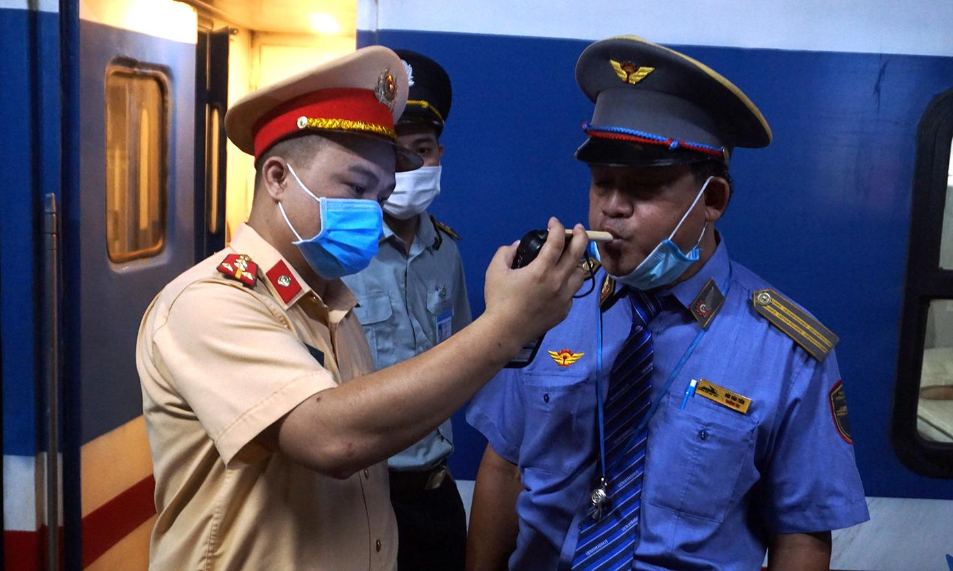 Quá trình kiểm tra, trưởng tàu và lái tàu đều không vi phạm nồng độ cồn.