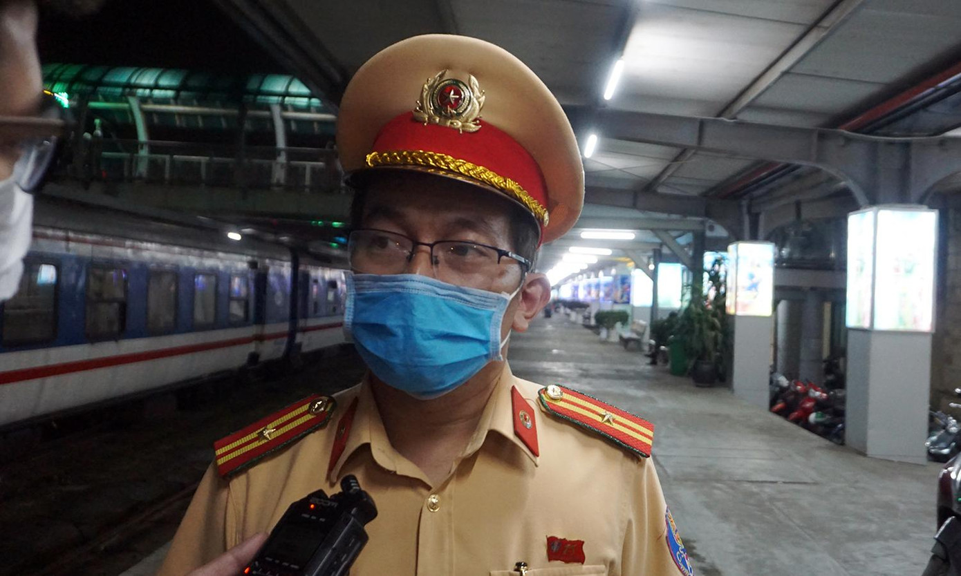 Thiếu tá Đỗ Thanh Tuấn – Đội trưởng Đội 1 cho biết, thực hiện kế hoạch của Cục CSGT về công tác đảm bảo trật tự an toàn giao thông dịp nghỉ lễ 30/4-1/5 và bầu cử, đơn vị phối hợp với các lực lượng tăng cường tuần tra kiểm soát đảm bảo trật tự an toàn giao thông tại khu vực Ga Hà Nội và tại các điểm trên tuyến.