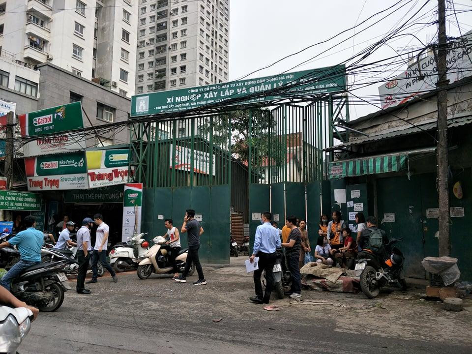 Phía bên ngoài khu vực xảy ra hoả hoạn.