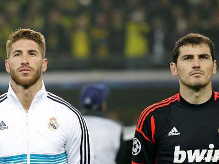 Iker Casillas và Sergio Ramos công khai đối đầu với Mourinho