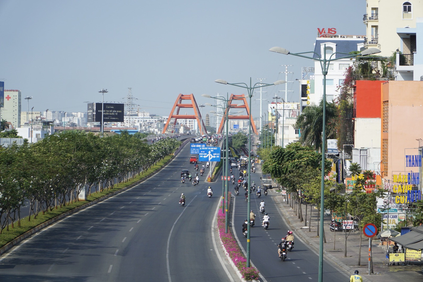 Đường Phạm Văn Đồng (hướng từ TP Thủ Đức đi trung tâm TPHCM) thông thoáng bất ngờ.