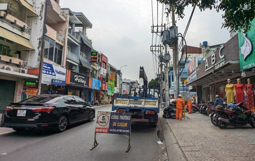 Trước đó, công tác di dời lưới điện đã được triển khai thực hiện trong năm 2023. Ảnh: Tú Anh